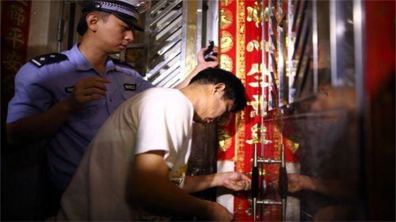 泰安请开锁师傅开了锁后，师傅为什么一般都不进门，就算主人请也不进去？